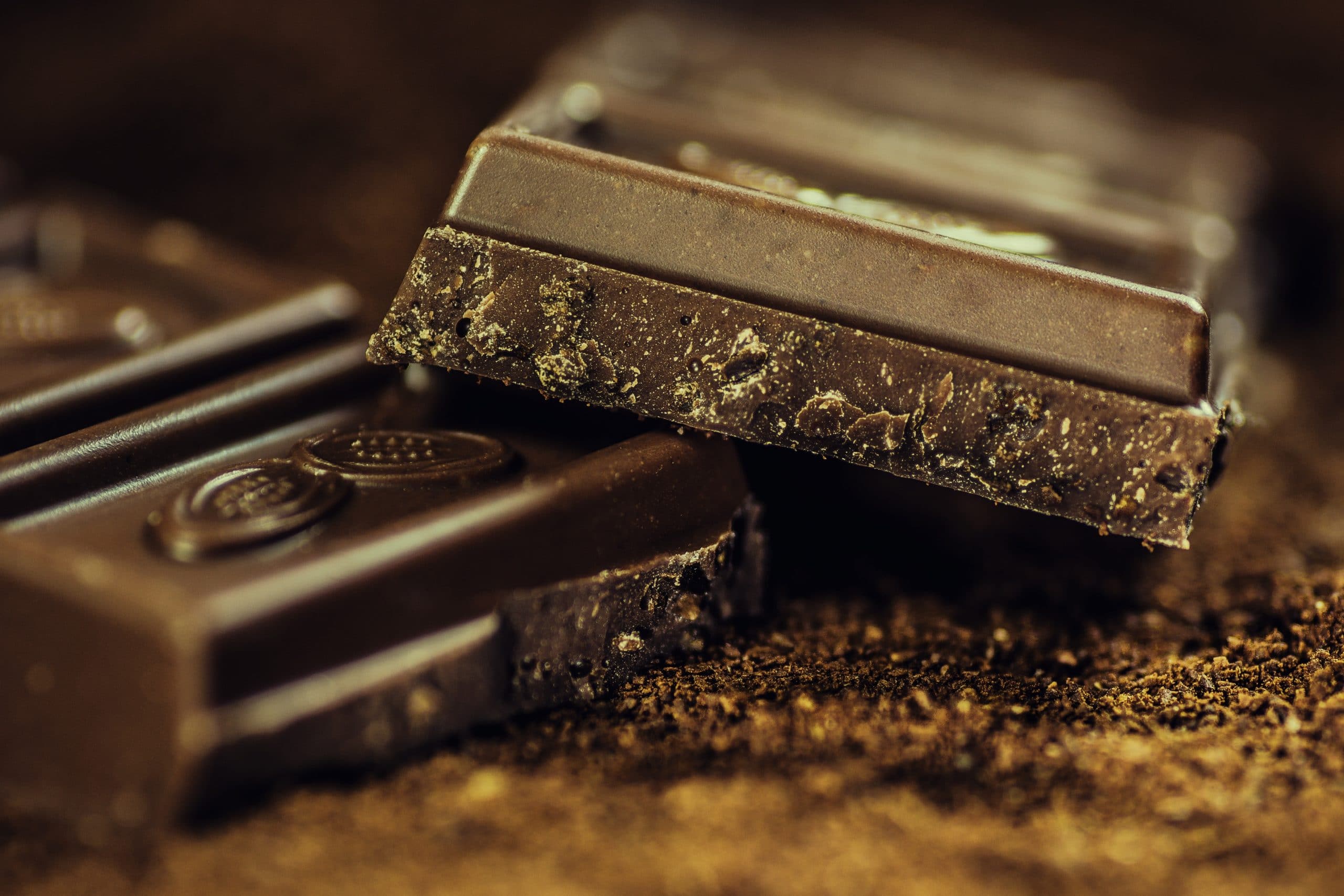 Chocolate amargo (use com moderação para perder gordura corporal)