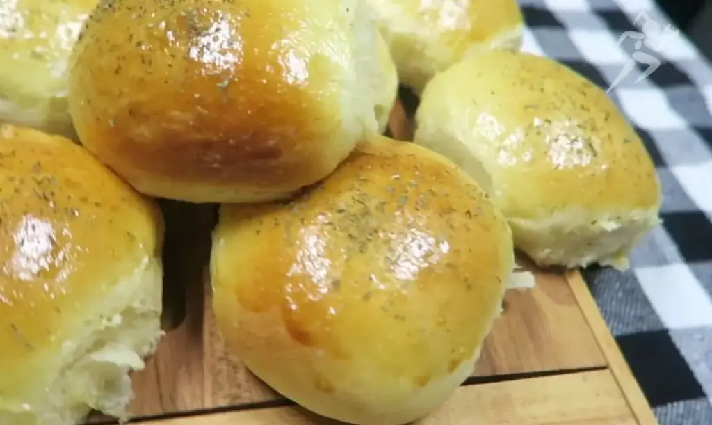 Pãozinho de Cebola Caseiro A Receita que Perfuma a Casa com Sabor