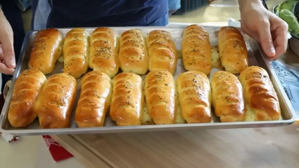 Pão Fofinho Com Recheio De Queijo