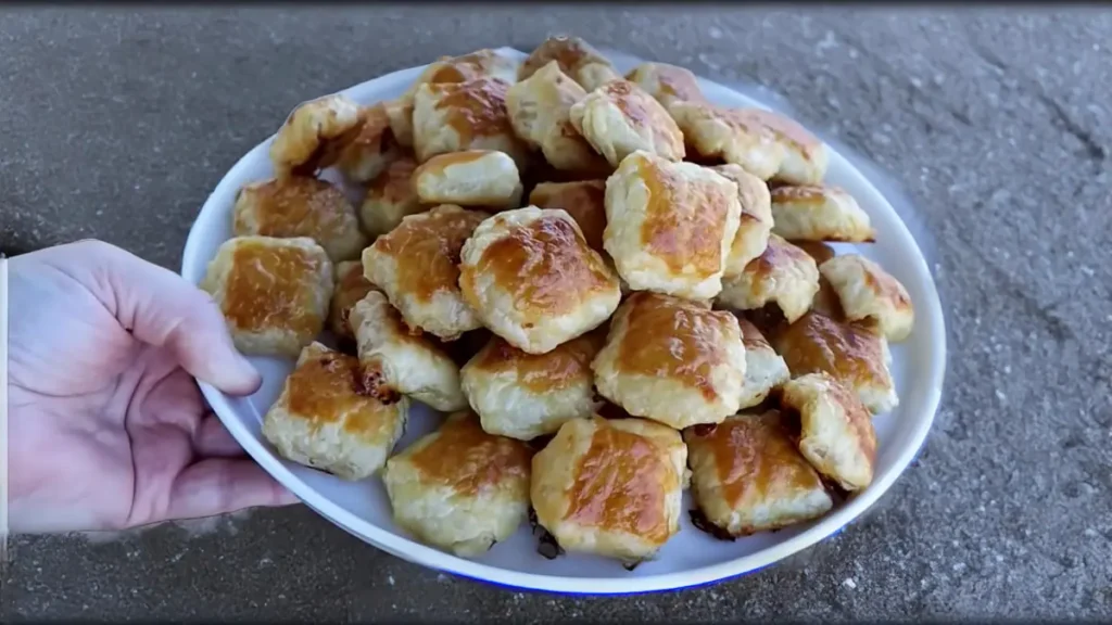 bolinhas recheadas com queijo e linguiça