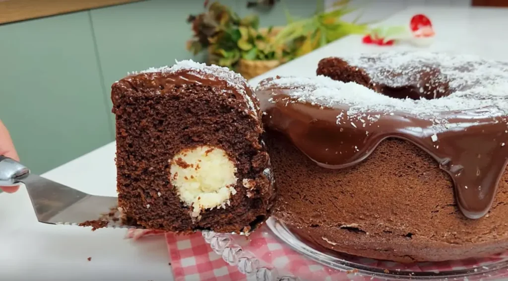 Bolo de Chocolate com Recheio de Cocada