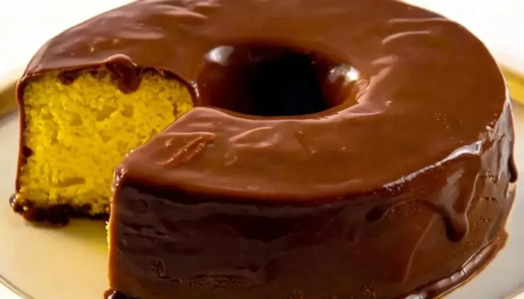 Bolo de Cenoura Fofinho com Cobertura de Chocolate